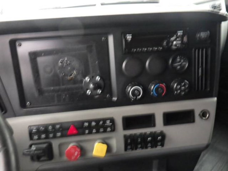 2019-freightliner-cascadia-126-image-20