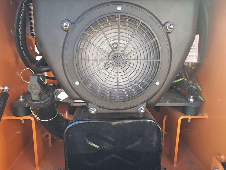 2025-landhero-mini-stand-on-skid-loader-image-14