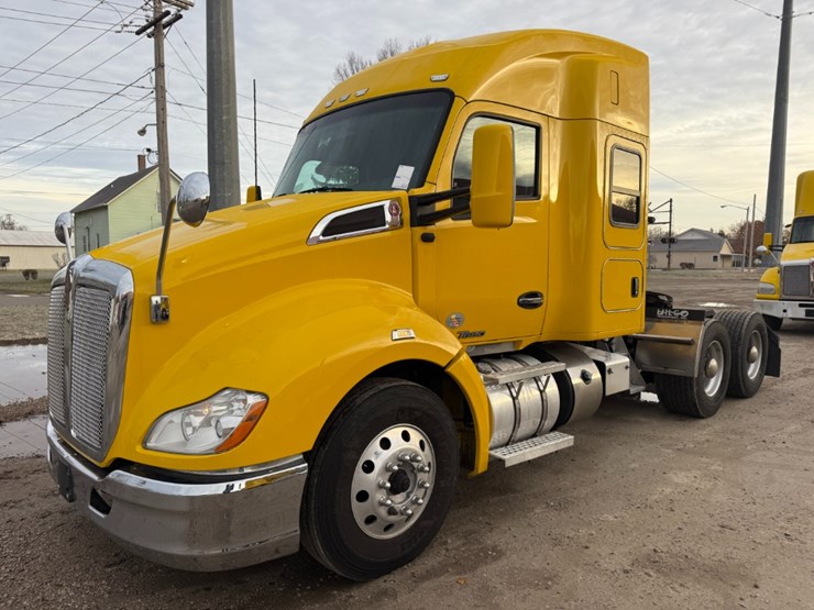 2020-kenworth-t680-image-1