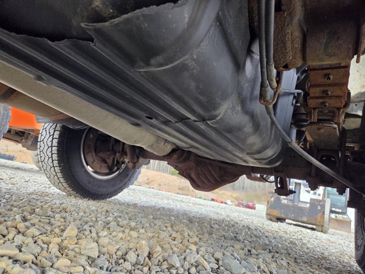 2015-chevrolet-silverado-2500hd-image-31