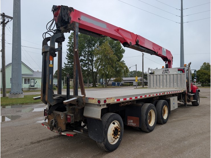 2015-freightliner-114sd-image-9