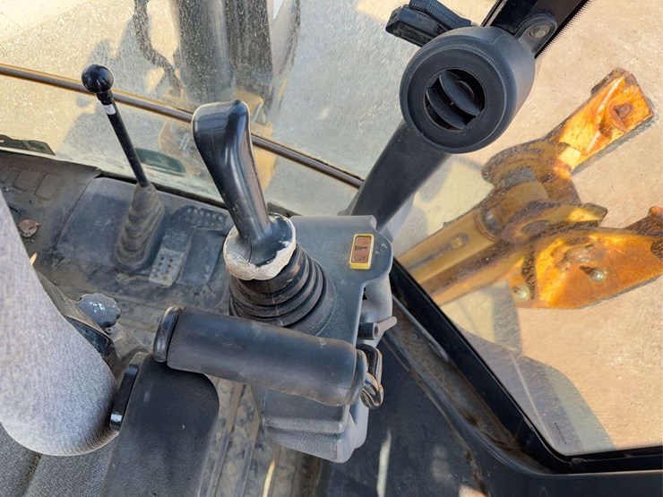 2012-deere-310k-image-39