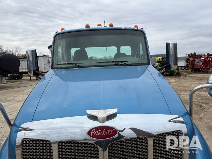 peterbilt-579-image-19