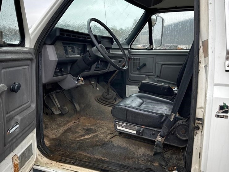 ford-f700-image-9