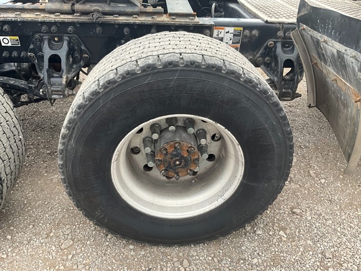 2020-kenworth-t680-image-8