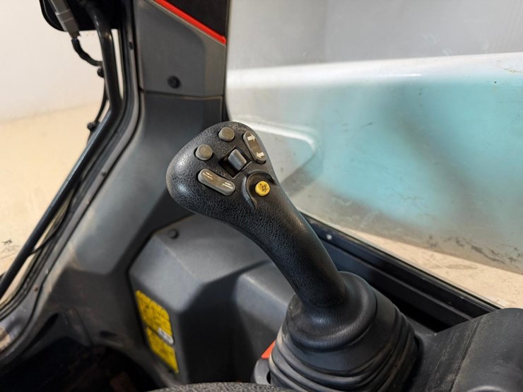 2022-bobcat-t76-image-27