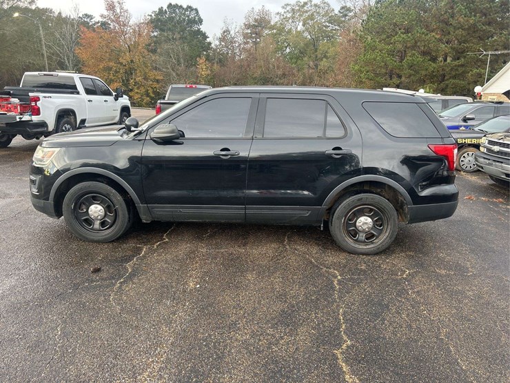 2017-ford-explorer-image-2