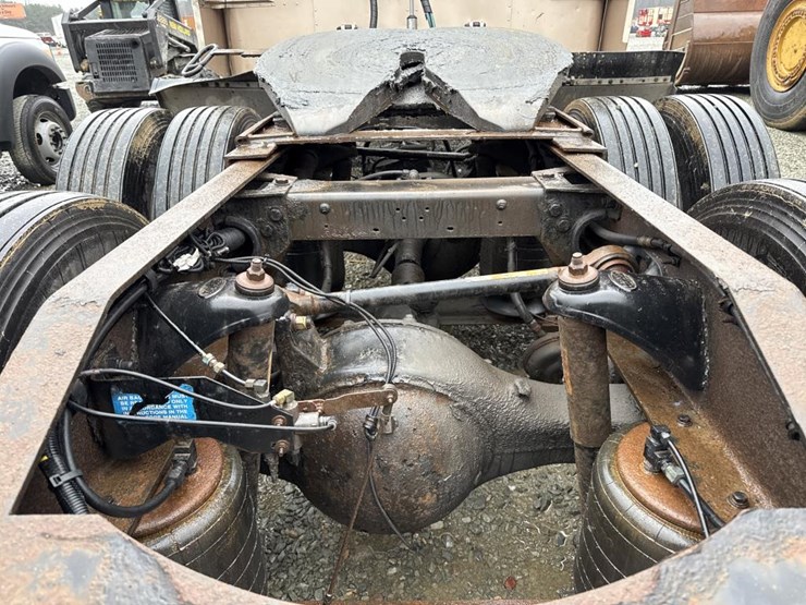 1999-peterbilt-379-image-29