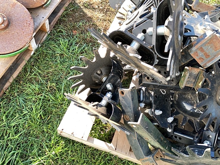 16-new-row-cleaners-bolt-pattern-for-white-and-jd-planters-image-6