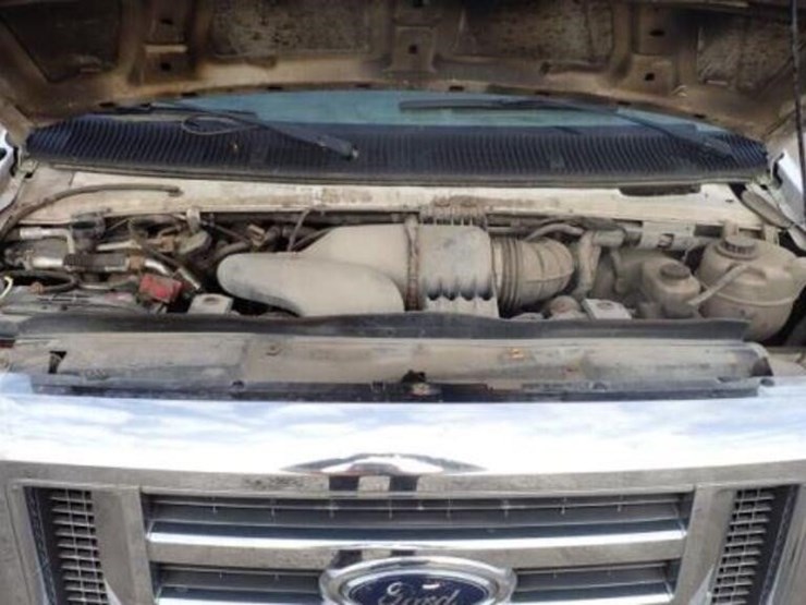 2010-ford-e350-xlt-image-13