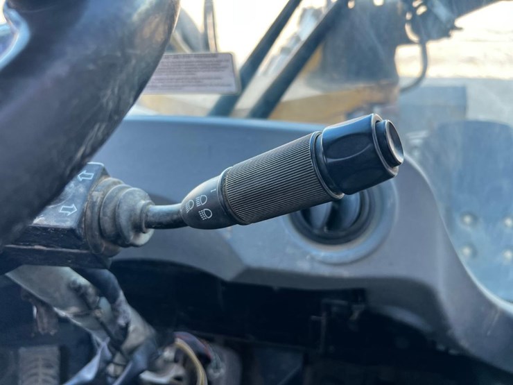 2011-deere-204k-image-28