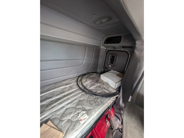 peterbilt-365-image-34