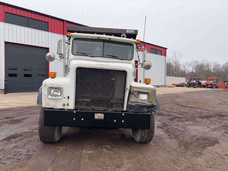 1996-international-5000-image-3