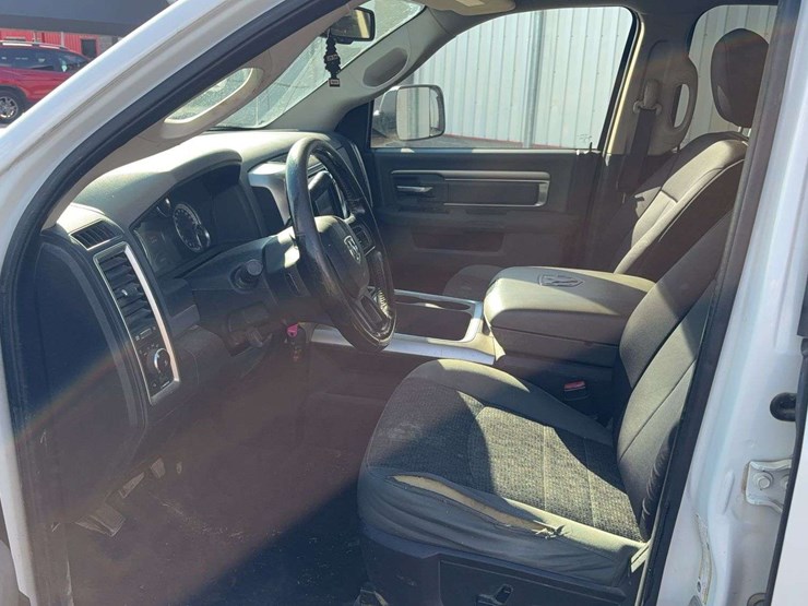 2016-dodge-2500-image-21