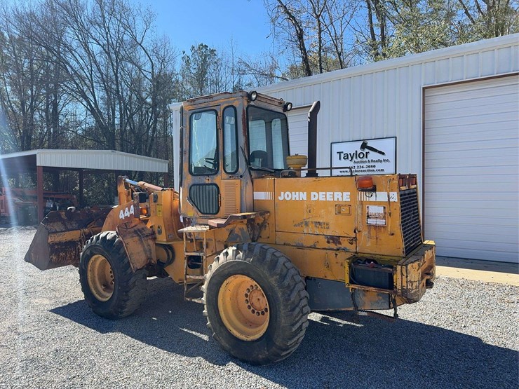 john-deere-444-image-3