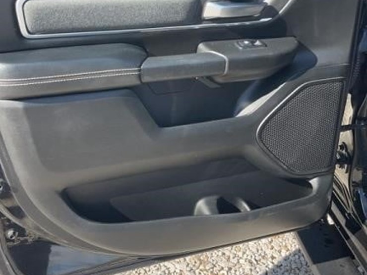 2019-ram-1500-big-horn-image-18