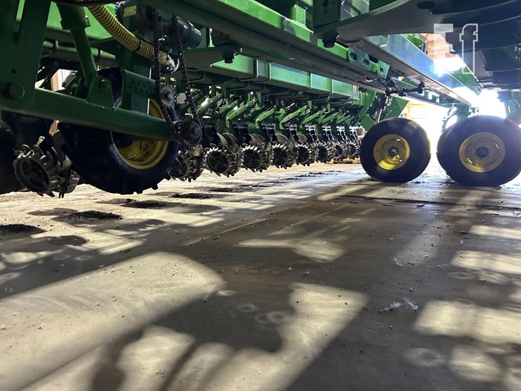 2014-john-deere-db60-image-51