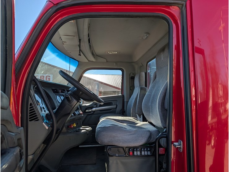 2019-kenworth-t680-image-17