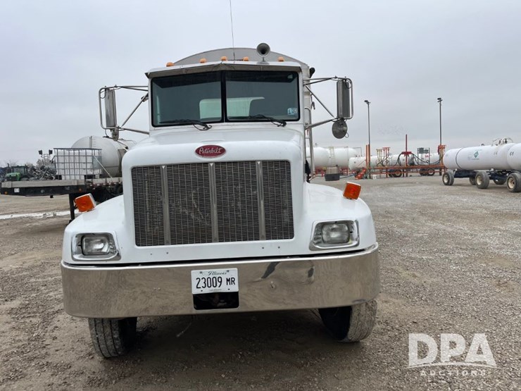 2001-peterbilt-330-image-2