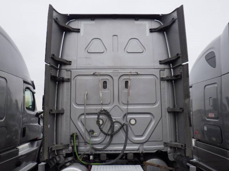 2019-freightliner-cascadia-125-image-15