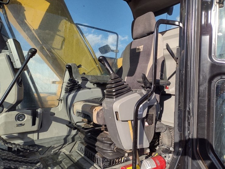 caterpillar-320fl-image-13