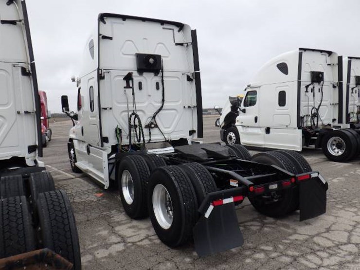 2019-freightliner-cascadia-125-image-12