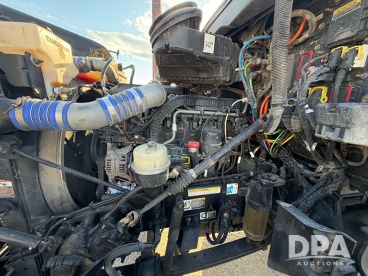 peterbilt-567-image-60