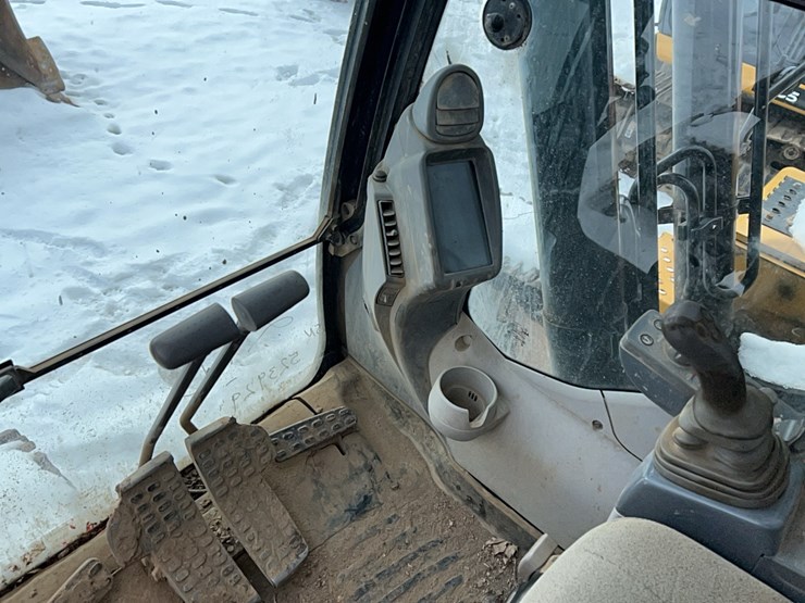 2016-deere-210g-image-12