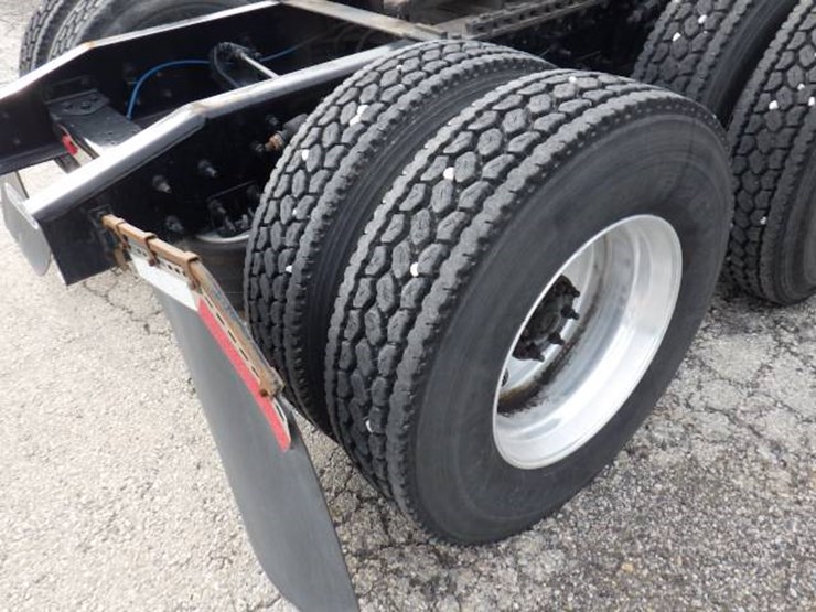 freightliner-cascadia-126-image-10