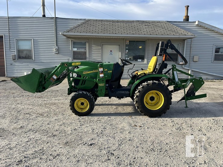 john-deere-2320-image-1