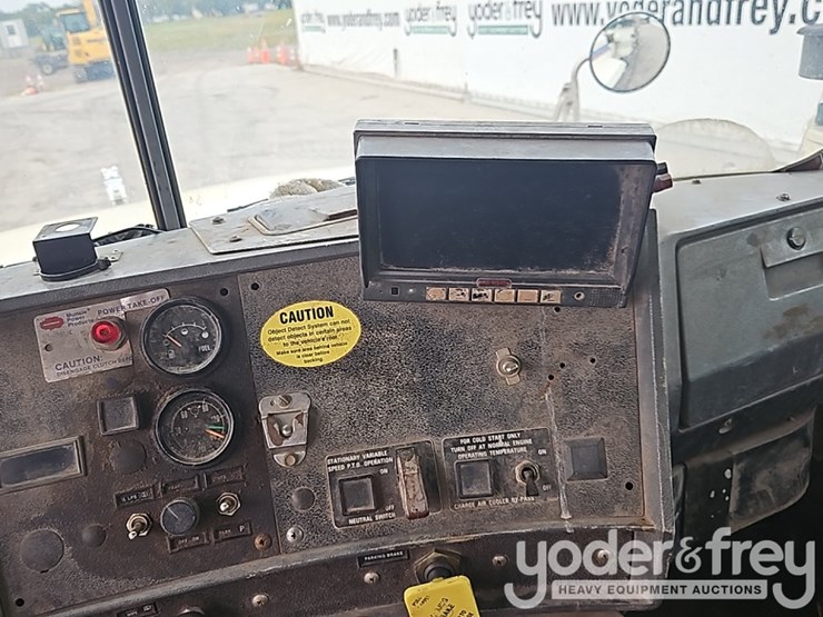 1994-mack-rd690s-image-25