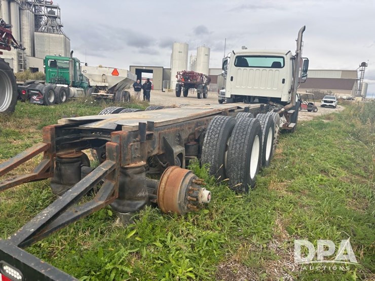 freightliner-114sd-image-11