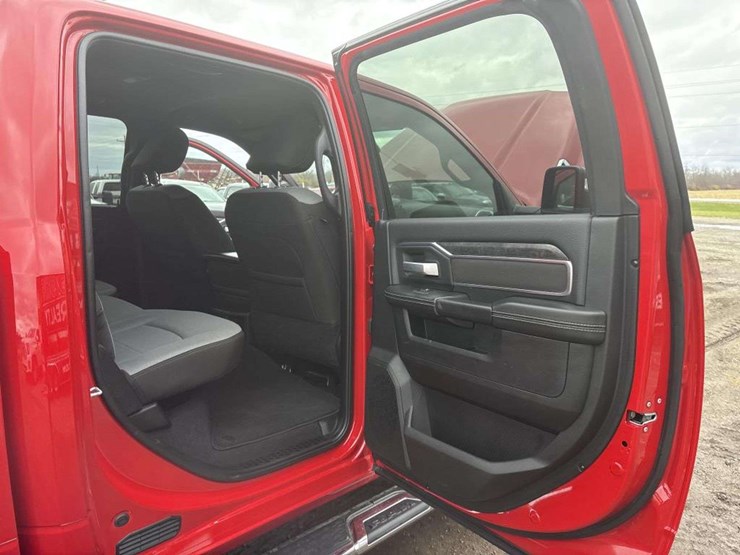 2024-ram-2500-big-horn-image-17