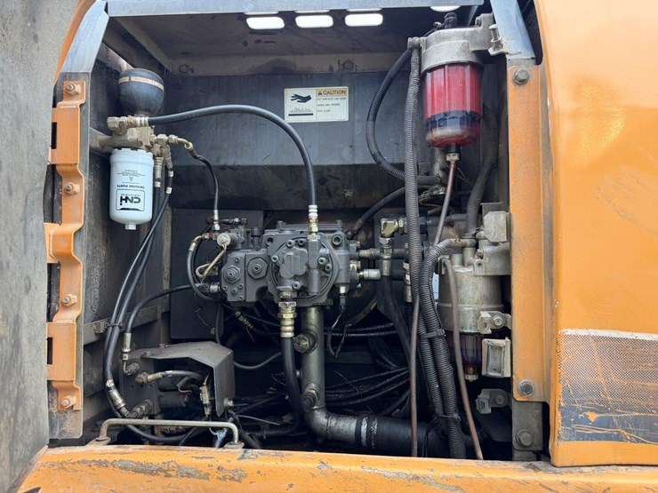 case-cx160b-image-19