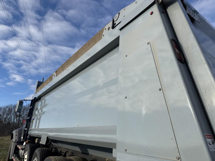 #1463-•-2007-mack-quad-axle-dump-truck-image-28