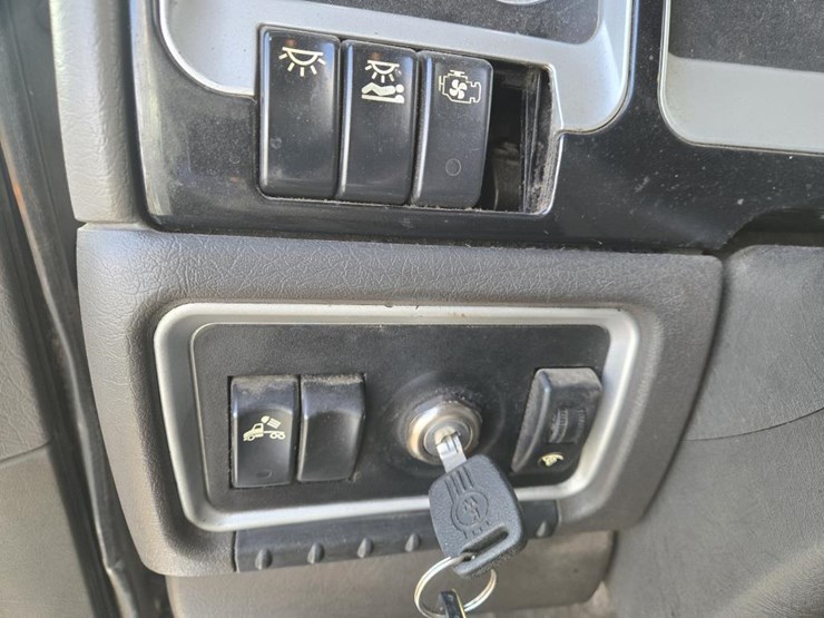 2013-kenworth-t660-image-56