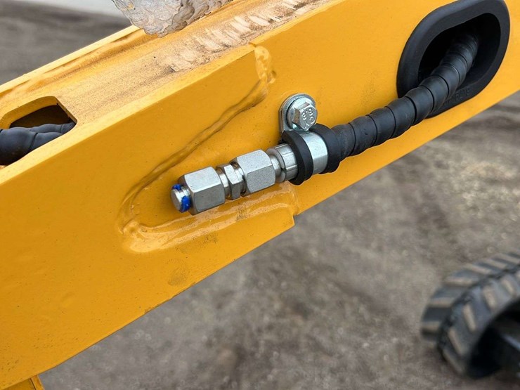 landhero-ldh-kv16-mini-excavator-image-11