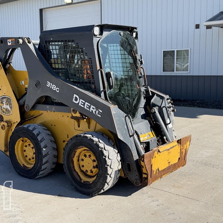 DEERE 318G