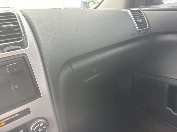 2011-gmc-acadia-image-25