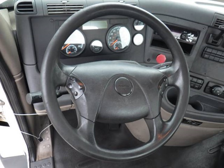 freightliner-cascadia-125-image-15