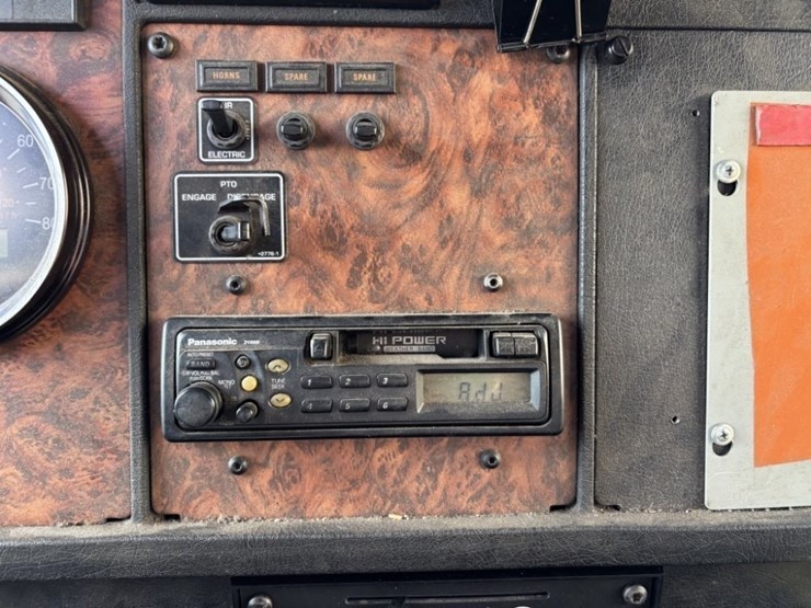 2001-kenworth-t300-image-39