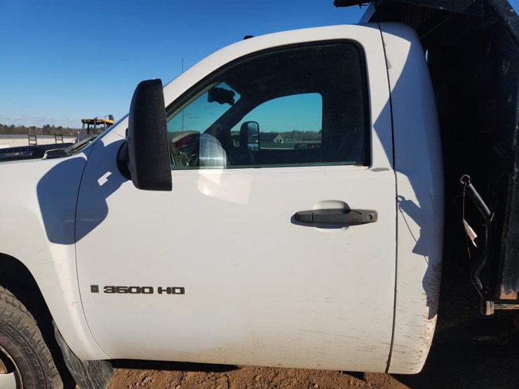 2009-chevrolet-3500-image-18