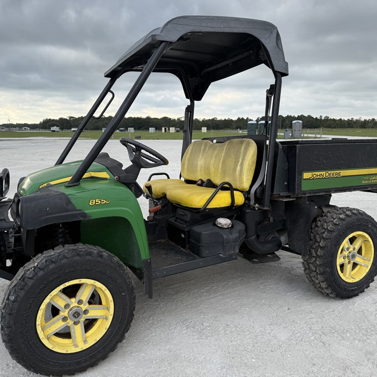 JOHN DEERE GATOR