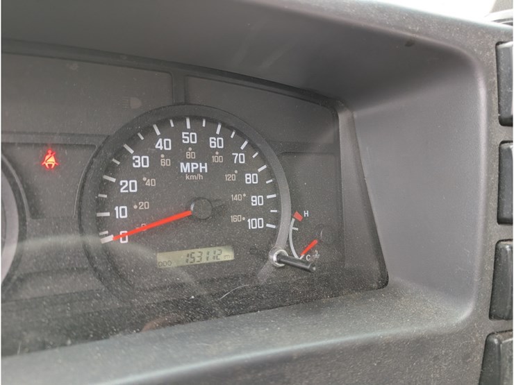 2019-isuzu-npr-image-18