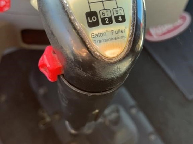 2012-peterbilt-587-image-18