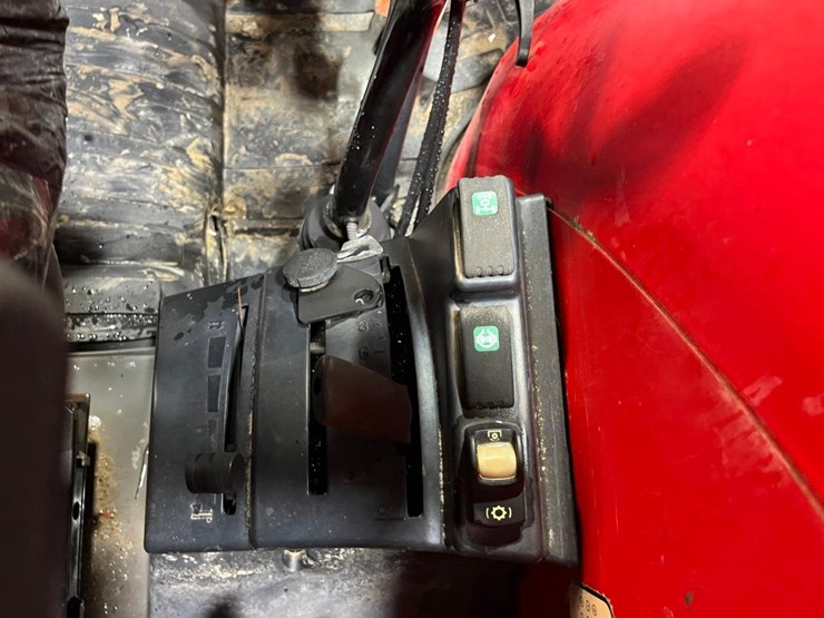 massey-ferguson-4708-image-36