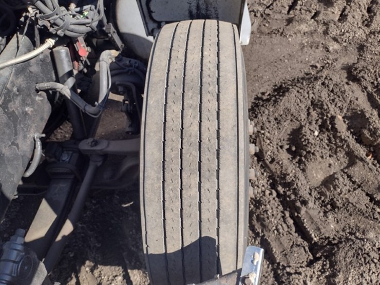 peterbilt-335-image-19