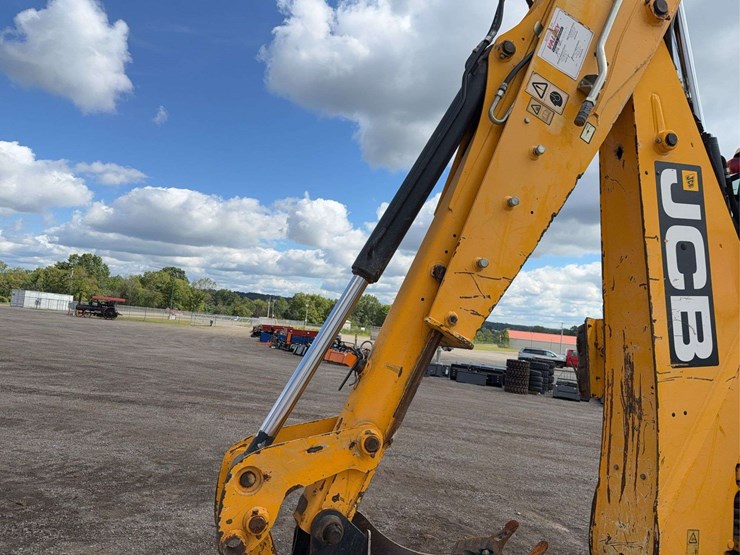 jcb-3cx-image-16