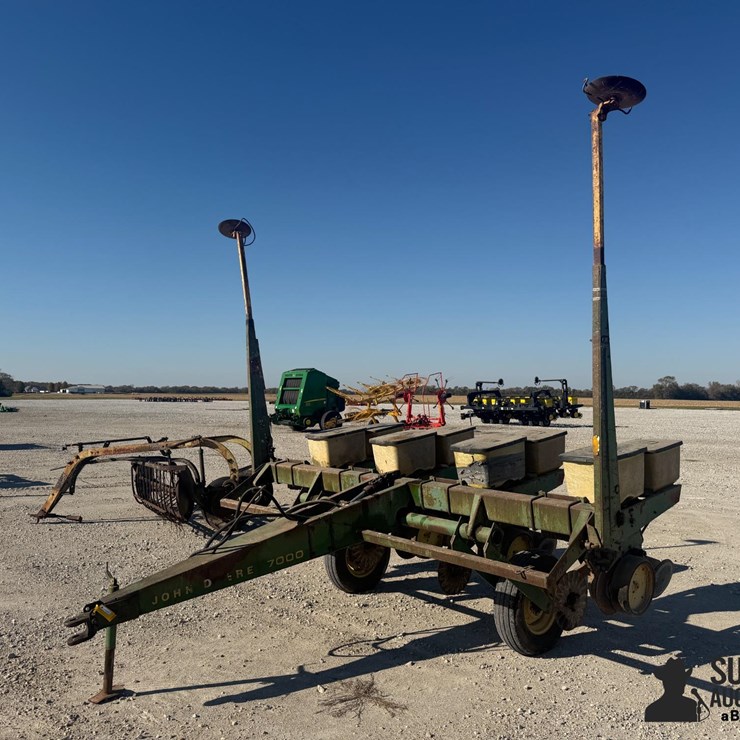 JOHN DEERE 7000
