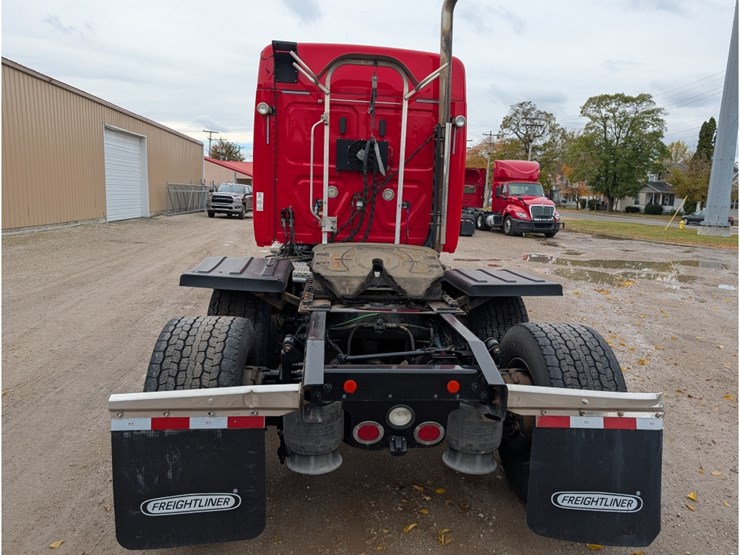 freightliner-cascadia-125-image-9